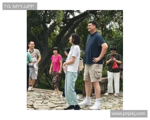 姚明在北京小区的生活点滴与社区互动揭秘