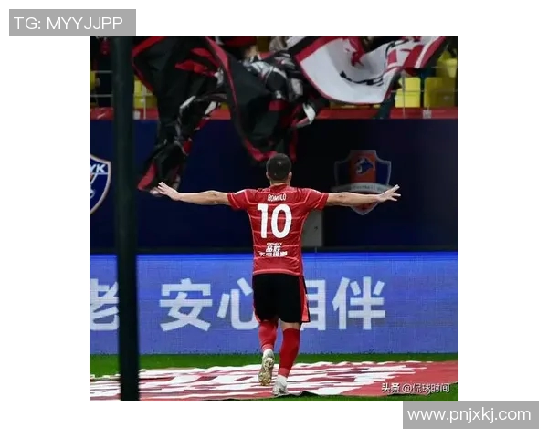 足球明星背影合影展现团结与力量的魅力瞬间